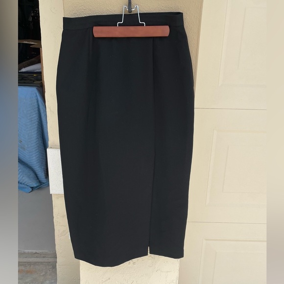 Long black skirt with opening at the bottom - size 12 but fits 8-10 - Picture 2 of 6